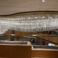 大きなシャンデリア
この前で写真を撮るのもおすすめ