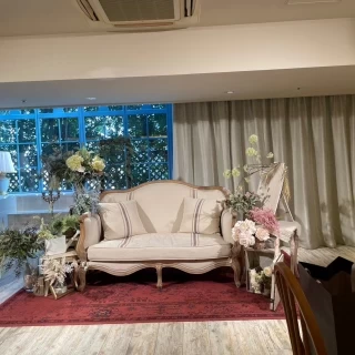 披露宴の新郎新婦が座るソファー