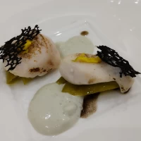 ポワローヴィネグレット 炙り河豚白子 ロックフォールソース