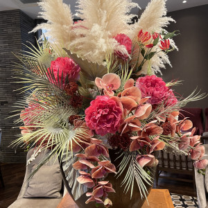 控室に飾られているお花|651430さんのザ・グローオリエンタル名古屋の写真(1725706)