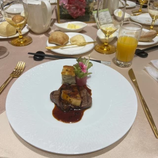 メインのお肉は柔らかくとっても美味しかったです。