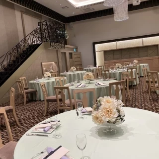 天井が高い披露宴会場です