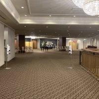 控室に向かう道