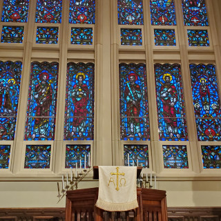 教会のステンドグラスがとても美しい
