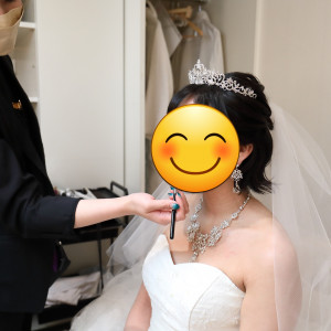 式前のメイクの様子です|652064さんの小さな結婚式 神戸西宮店（サンパレス六甲）の写真(1729711)