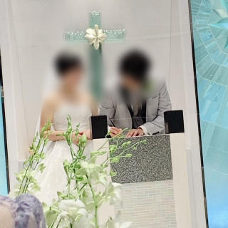 挙式時の様子(結婚証明書記入)