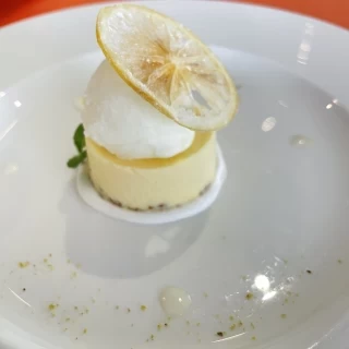 甘すぎず甘いものが苦手な方でも喜んでくれるとおもいます。