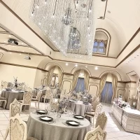 キラッキラの披露宴会場です。
迷いましたがここに決めました