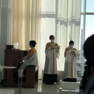 挙式では生歌を聞きました