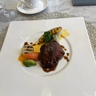 メインの肉料理です。