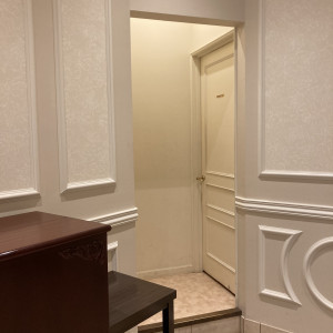 待合室の横のお手洗いの入り口です。|652442さんのロザンジュイア広尾迎賓館（LOSANGEIA）の写真(1763389)
