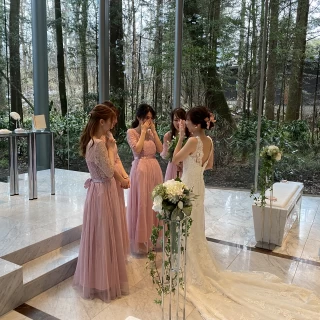 ブライズメイドたちと写真撮影しました