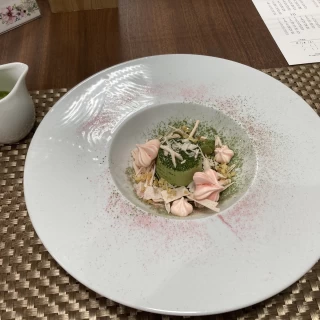 4月の来訪につき、春を連想させてくれるデザートでした