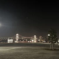 隣の公園からの眺め（レインボーブリッジ）