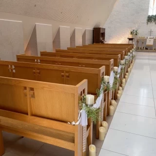 チャペルの新婦側ゲスト席