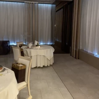 暗くすると雰囲気の出る会場