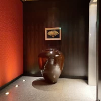 会場のエレベーター前のおしゃれなオブジェ