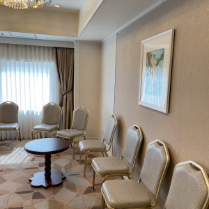 両家の家族がゆったり座れる控え室があります|652905さんの東京ベイ舞浜ホテル ファーストリゾートの写真(1738152)