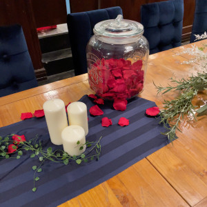 テーブルの飾りです。ポットの花びらが豪華です。|652905さんのJAM ORCHESTRA（ジャムオーケストラ）の写真(1740802)