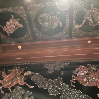 どこを眺めても美しい天井