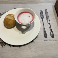 スープとパンです。