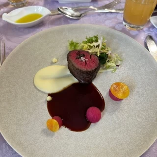 メインのお肉料理です。