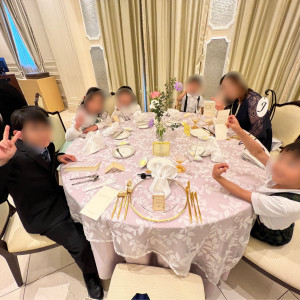 7人座った大テーブルはいくつかあるそうです|653388さんのアニヴェルセル 柏の写真(1791135)