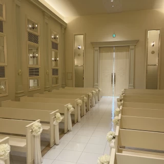 ホワイトハウスの挙式会場は、清潔感に溢れて神聖雰囲気でした。