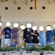 会食会場の壁側