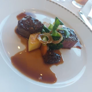 真ん中のコースのお肉料理