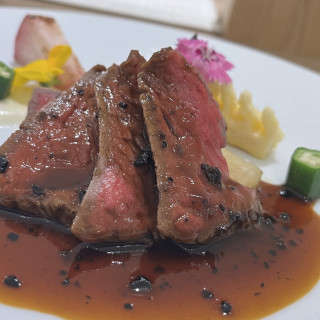 試食で頂いたお肉料理で、周りの野菜は神奈川県産。