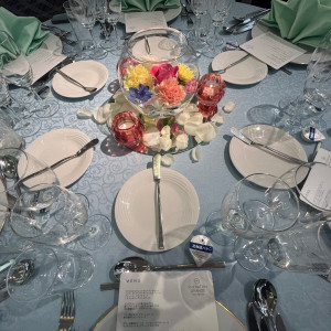 ゲストテーブル装花とキャンドル|653605さんのシェラトン・グランデ・トーキョーベイ・ホテルの写真(2077873)