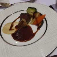 お肉が厚いのに柔らかくて、ソースも美味しかったです！