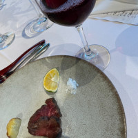 近江牛フィレ肉の網焼きと赤ワイン