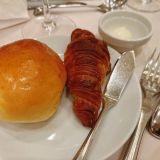 パンはトリュフバターと相性抜群です