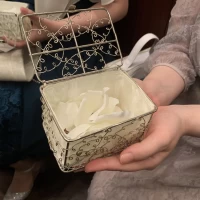 フラワーシャワー用の入れ物