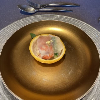 料理も美味しかったですが、お皿もまた素敵でした。