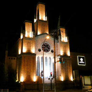 夜のライトアップも素敵です。|654348さんの宮の森フランセス教会の写真(2029732)