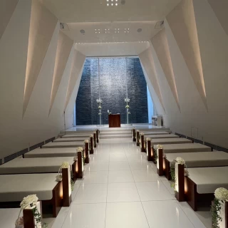 天井が高い
参列者のイスが広々としていて楽に座れる