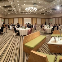 会場