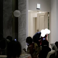 退場するときは部屋全体を暗くしていただきました