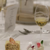 ケーキ、両親へのメッセージ付き