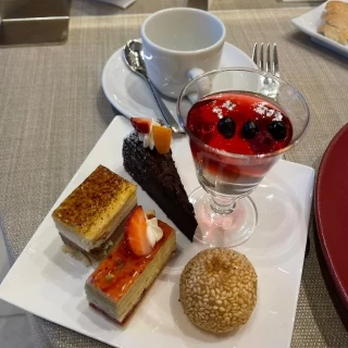 ケーキカットをなしにしてデザートバイキングにしました。