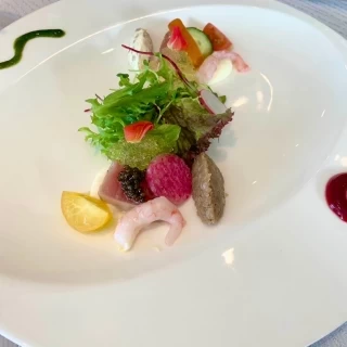 季節野菜と魚介のガルグイユいぶりがっことスパイスのクレーム
