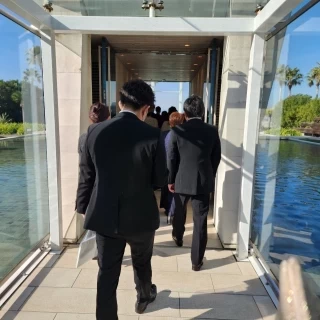 チャペルへ入るまでの通路です。天気が良いととてもきれいです。