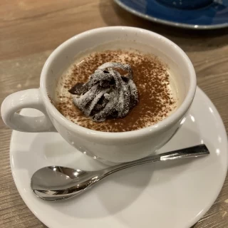 栗のプリンでした。上にのってるクッキーも美味しかった。