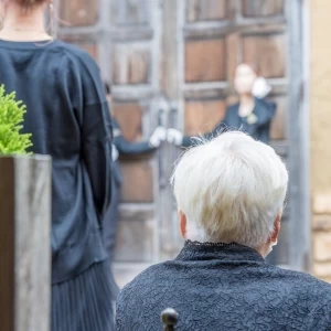 挙式場から出るとこ|655511さんのベルグレイヴ（営業終了）の写真(1781352)