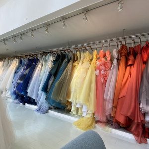 色々な種類のウエディングドレスやカラードレスがありました。|655529さんのアールベルアンジェ名古屋の写真(1754744)