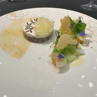 前菜のカンパチのカルパッチョ。