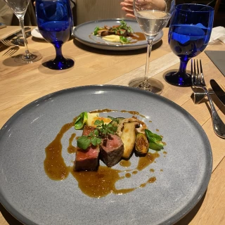 コース料理の形式で前菜からデザートまでイメージしやすかった。